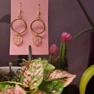 Pisces ♓️ pink heart hoop earrings